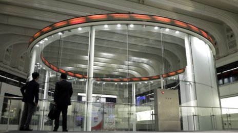 Опасенията от рецесия оцветиха европейските борси в червено