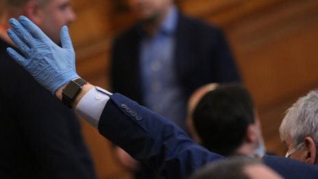 НС прие ветото: Отпадат текстовете за спекулата и фалшивите новини