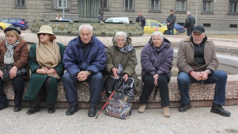Социалната комисия отказа да гласува ръст на пенсиите с 11%, след като НОИ вече взе това решение