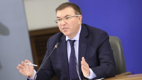 Здравният министър издаде заповедта за новите извънредни мерки