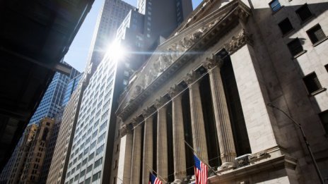 Dow не можа да се задържи на историческия си връх от 30 000 пункта