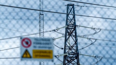 Експерти критикуват идеята за отпадане на НЕК като обществен доставчик