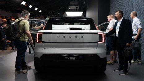 Volvo записа рекордни продажби за 2023 г. на фона на силно търсене на електромобили