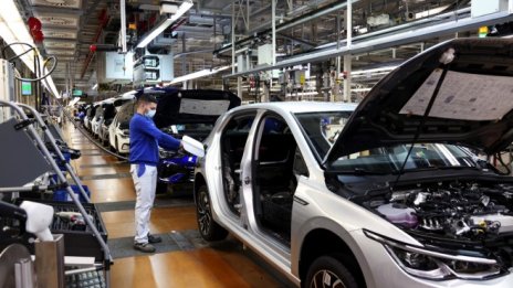 Volkswagen спира поръчките на плъгин хибриди заради дефицита на компоненти