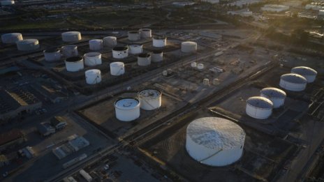 САЩ забраняват вноса на руски петрол и газ*