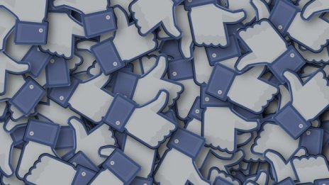 Какво ще откриете, ако свалите данните, които Facebook събира за вас?