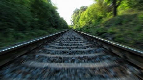 Договор за доставка на ток за БДЖ скара опозиция и управляващи