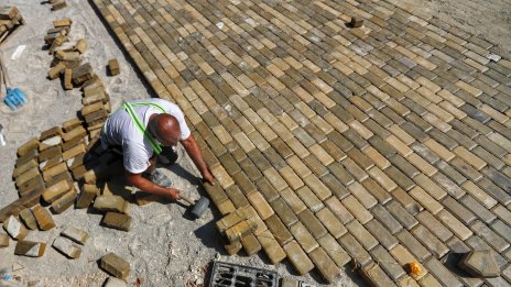 Ремонтът на ремонта на жълтите павета се прави по нова технология