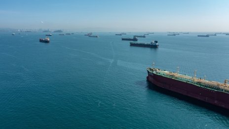 България е пропуснала стотици милиони левове компенсация от "Лукойл" заради руския петрол