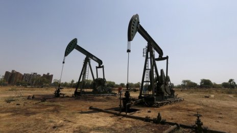 Напрежението на петролните пазари предизвиква волатилна търговия*