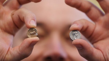 Изчезна ли блясъкът от ралито на златото и среброто? Според анализатори - да