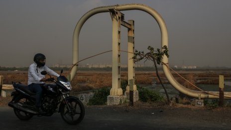 Петролът поскъпва докато трейдърите оценяват перспективите за повече доставки от Иран