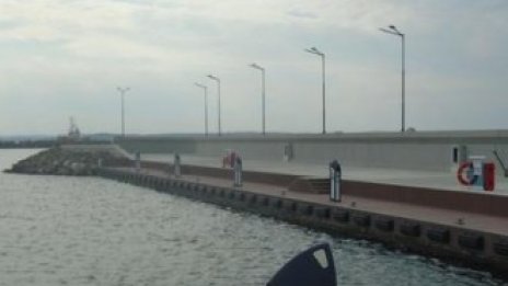 Част от кейовата стена в "Росенец" няма строителни книжа