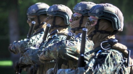 Войната в Украйна слага край на последните острови на неутралността в Европа