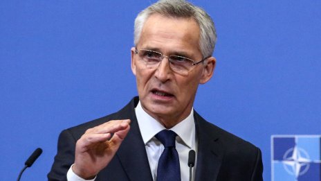 Йенс Столтенберг остава начело на НАТО