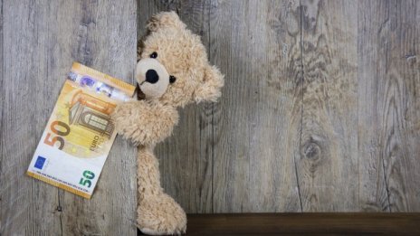 Безпрецедентен срив на емигрантските пари със 72% отчита България през 2020 г.