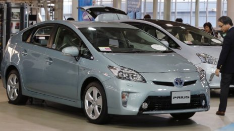 Toyota изтегля 2,7 млн. автомобила заради проблеми с волана и водната помпа