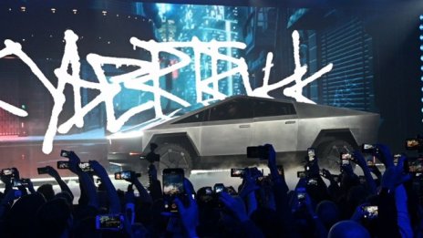 Мъск не спира да се хвали с поръчките на Cybertruck