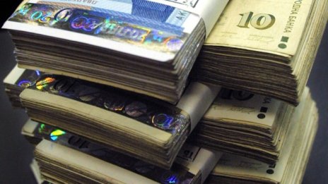 Правителството тегли все по-скъп вътрешен дълг при спадащ интерес 