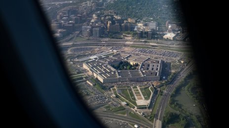 Пентагонът няма политика за проверка на НЛО-та, предупреди регулатор