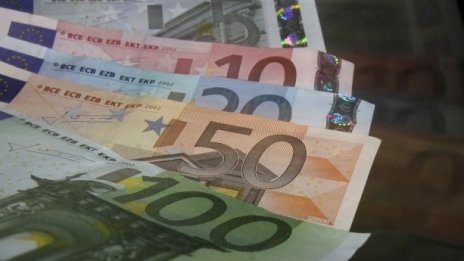 Лихвата по депозитите на бизнеса в евро се увеличава минимално през февруари