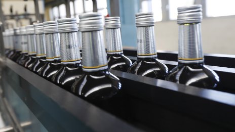 Перспективите за мита от САЩ и слабият китайски пазар засегнаха прогнозите на Pernod Ricard 