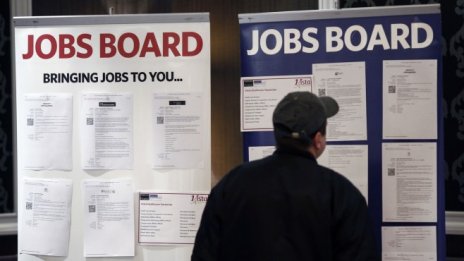 Безработицата във Великобритания нарасна за пръв път от близо година