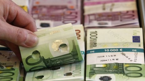Новите банкноти от 100 и 200 евро ще бъдат пуснати в обращение през май 2019 г.