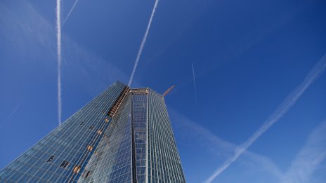 Дилемата на ЕЦБ: Борба с инфлацията или риск от нова рецесия