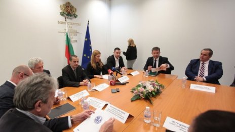 Бизнесът на хотелиерите излиза на светло