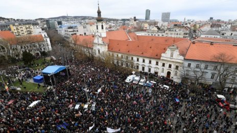 Братислава е блокирана от земеделци заради измама с евросубсидии