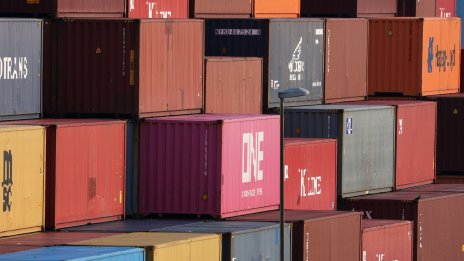 Търговският дефицит на Япония се свива за втори пореден месец