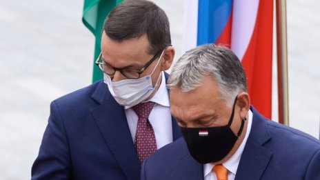 Отношенията с Русия забиват клин между Унгария и Полша