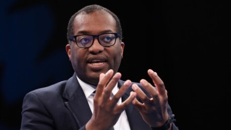 Великобритания може да построи до седем атомни електроцентрали