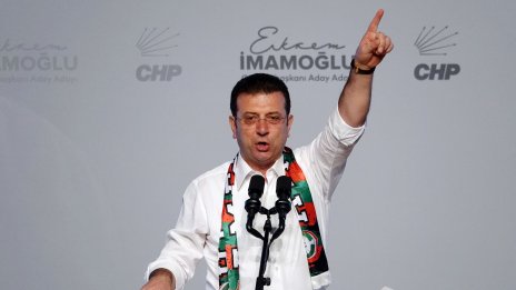 Екрем Имамоглу и двама районни кметове на Истанбул са официално отстранени от постовете си