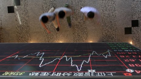Повечето борси в Азия приключиха с ръстове в очакване на междинните избори в САЩ