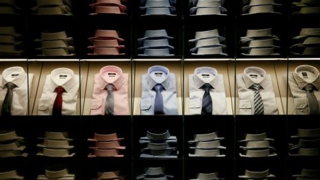 Късното начало на есенно-зимния сезон сви печалбата на Hugo Boss 