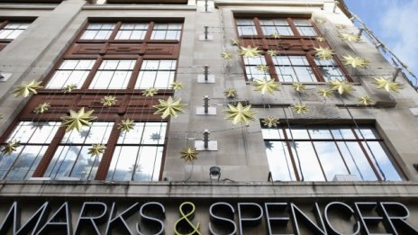 Продажбите на M&S продължават да спадат
