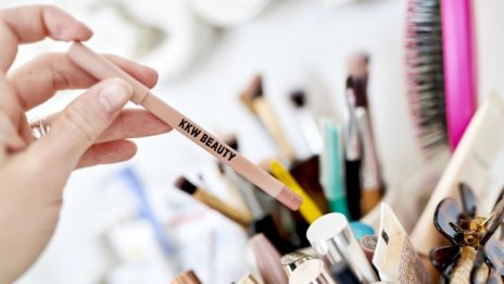 Козметичният гигант Coty повиши прогнозата си за годишната печалба