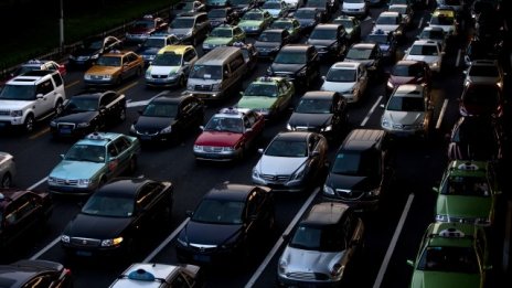 Продажбите на коли в Германия продължават да спадат и през 2013 г.