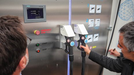 Първата в България и региона водородна зарядна станция беше открита официално