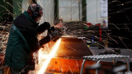 Германската промишлена активност се забавя за трети пореден месец