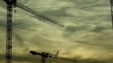 По-малко жилищни сгради с повече жилища и по-голяма площ през първото полугодие