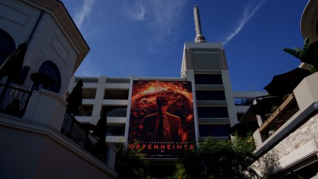 „Опенхаймер“ е чудесен филм, но за грешния човек