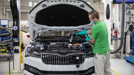 Икономист: Алчността на профсъюзите накара VW да избере Словакия пред Чехия