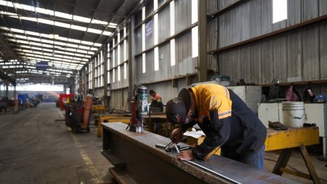 Производството в САЩ се покачва след 8-месечното дъно