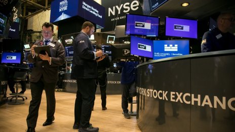 Dow Jones прибави 140 пункта във вяла сесия