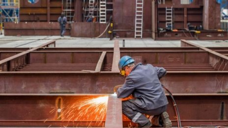 За година индустрията в България отчита спад от 5,7%