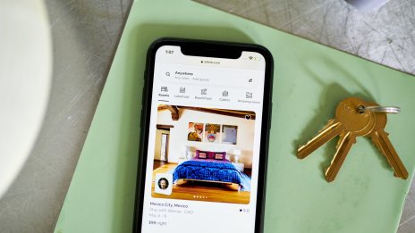 Непредсказуемостта на събитията в света накара Airbnb да даде по-слаба прогноза