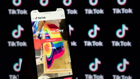 Сделката на TikTok с американските власти се бави